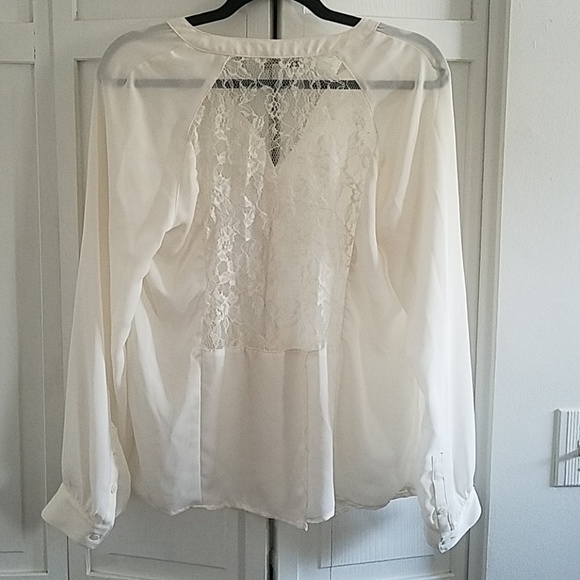 ❌SOLD❌ Lauren Conrad Lace Back Blouse - Picture 4 of 5